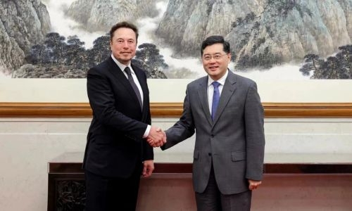 Musk talks 'new energy vehicles' with industry minister during China visit