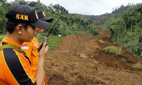 One dead, 28 missing in Indonesia landslide