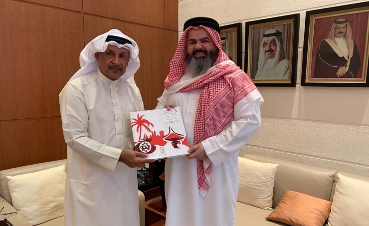 His Majesty’s Advisor for Youth and Sports Affairs receives Al-Shihabi writer of “From what I saw”