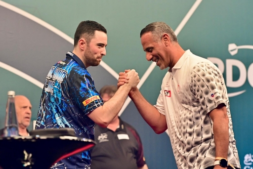 Surprising Knockout of Cross as Other Champions Move to Quarterfinals in Bahrain Masters Darts 2025