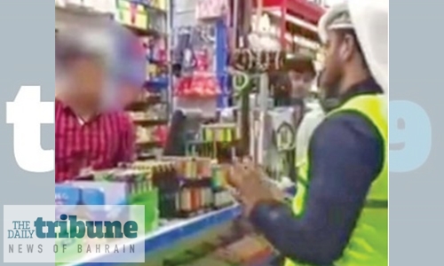 Supermarket worker accused of attempting to cheat Saudi citizen 