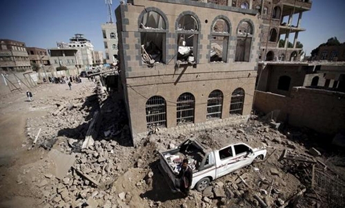 Saudi-led coalition drops aid to Yemen's besieged Taez