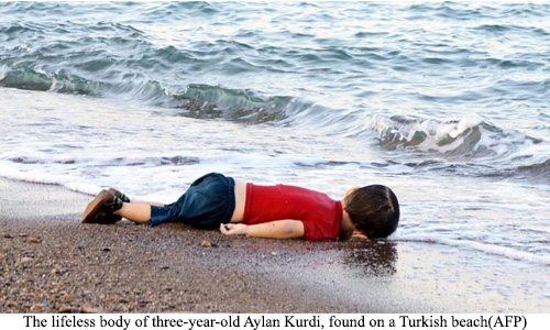 Turkey tries father, smugglers over Syrian toddler's death