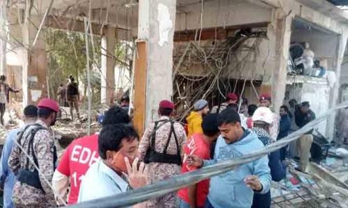 10 killed, scores injured in Karachi blast