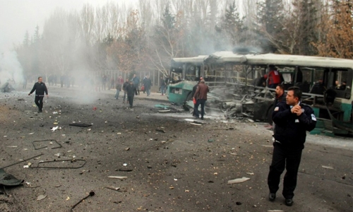 Car bombing kills thirteen Turkish soldiers