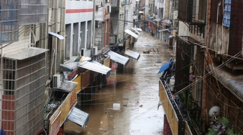 Deadly floods hit central, southern China