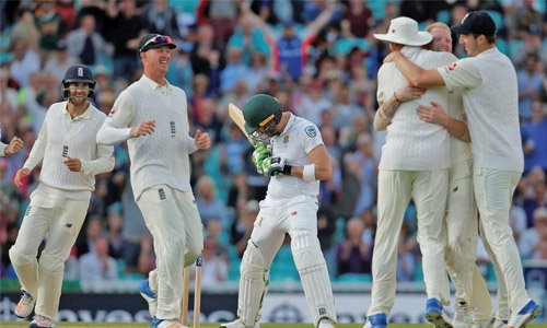 Stokes double leaves Proteas reeling