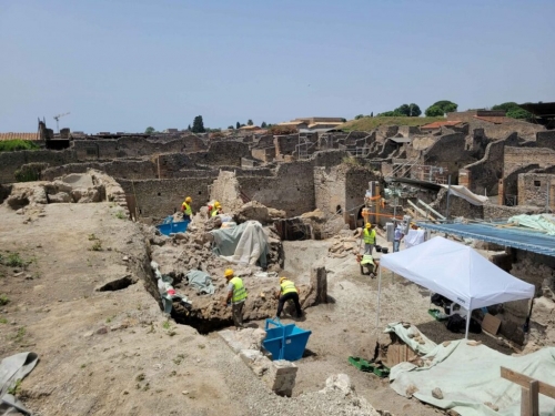 Earthquakes, not just volcanic ash, a Pompeii killer: research