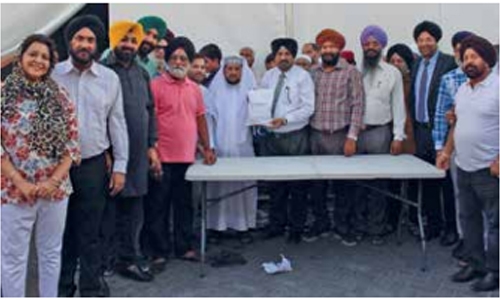 Sikh community distributes Iftar meals