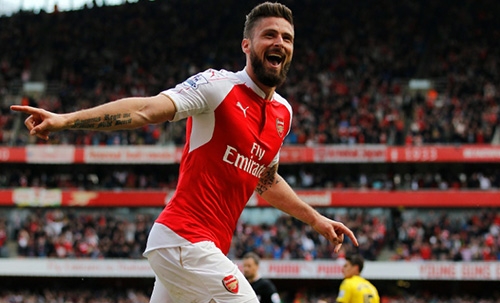 Giroud treble sinks Villa, lifts Arsenal above Spurs