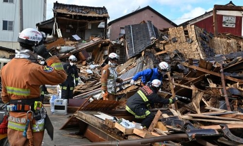 Hundreds cut off after Japan quake that killed 78