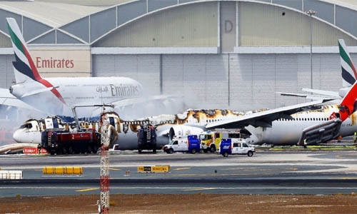 Crew screams while passengers grab their belongings