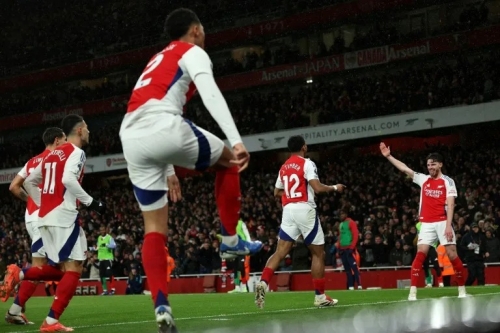 Corner kings Arsenal beat Man Utd to close gap on Liverpool