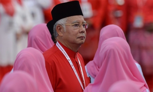 Embattled Malaysia PM vows 'no surrender' as party backs him