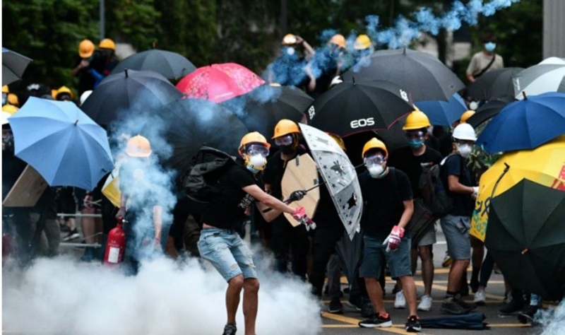 Tear gas, rubber bullets fired at Hong Kongers