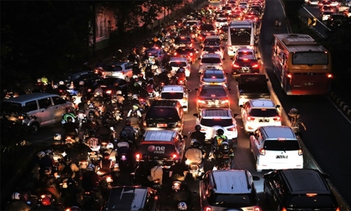 12 die in giant Indonesian traffic jam