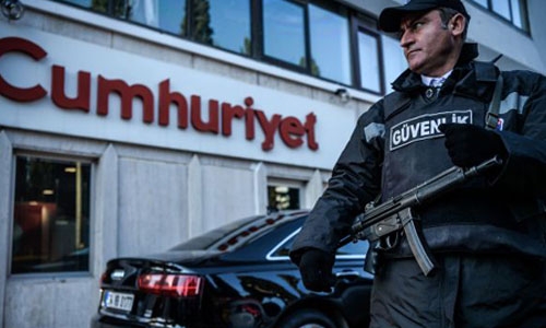 Turkey arrests head of opposition newspaper