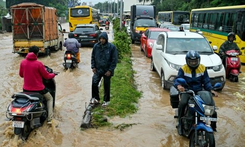 India issues flood warnings as rain pounds south