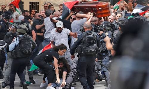Israeli police beat mourners at funeral of slain Al Jazeera journalist