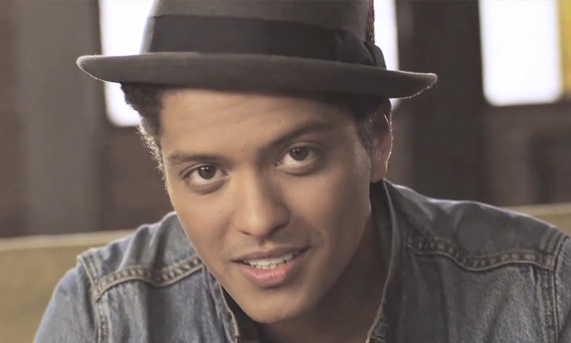 Bruno suspends concert after fire breaks out