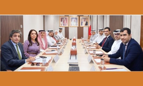 Municipalities Minister reviews capital governorate projects with Capital Secretariat Council