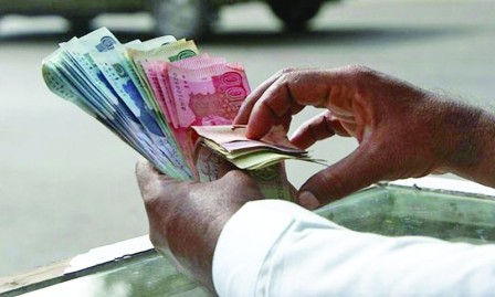 Pakistan cuts interest rates to 42-year low
