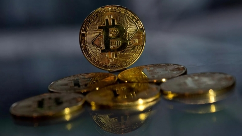 US regulators authorise first bitcoin funds on public markets