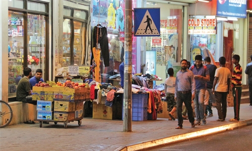 Roadside vendors take over Gudaibiya streets