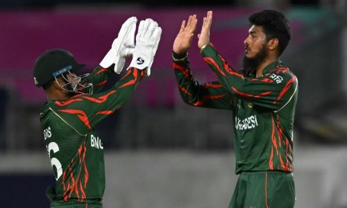 Bangladesh keep nerve to win thriller with Sri Lanka