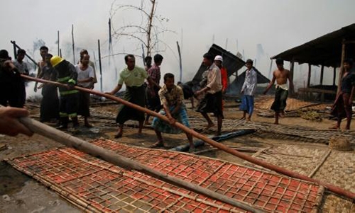 Blaze destroys hundreds of homes in Myanmar