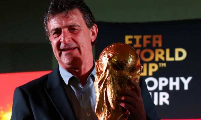 Kempes joins Maradona in offering to coach Argentina