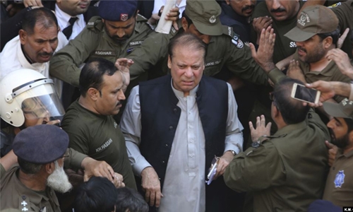 Pakistan court frees ex-PM Sharif for medical treatment