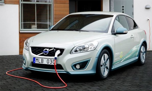 Sweden's Volvo wants standard plugs for electric cars