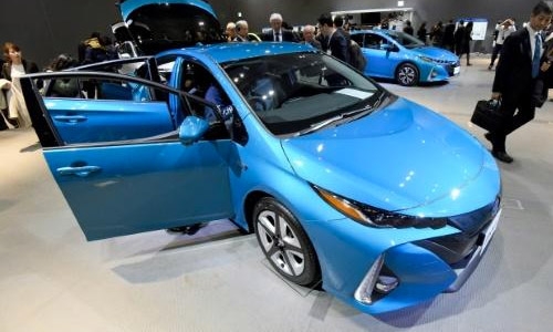 Toyota, Mazda team up on electric vehicles
