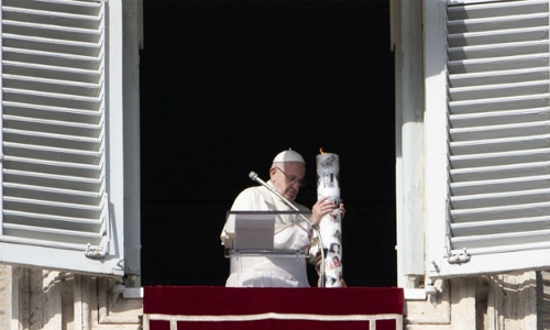 Pope lights candle for children of Syria