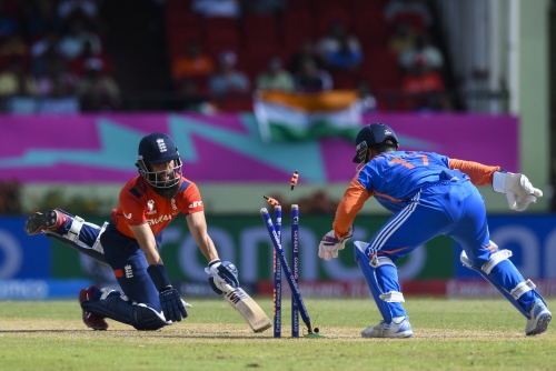 India crush England, reaches final