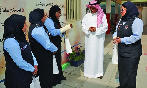 Minister honours female guards for their bravery