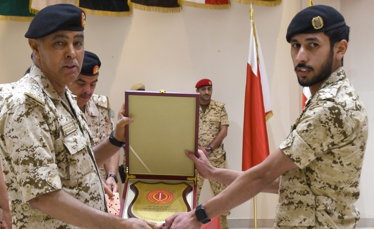 Chief-of-Staff attends specialized officers graduation