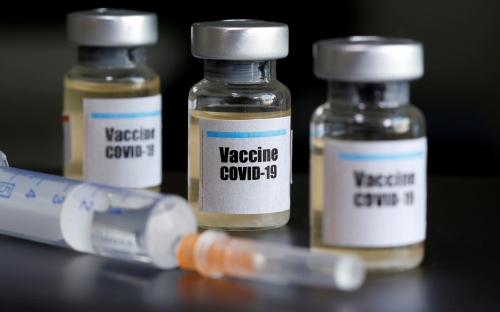 Vaccine trial resumes in UK 