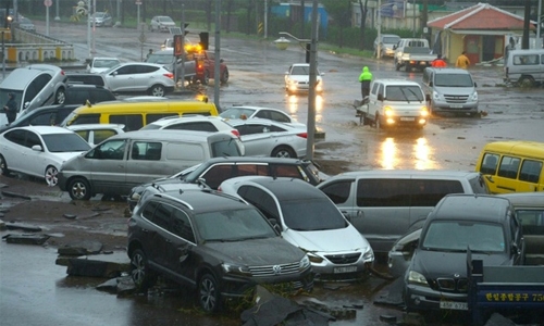 Typhoon Chaba leaves six dead in S. Korea