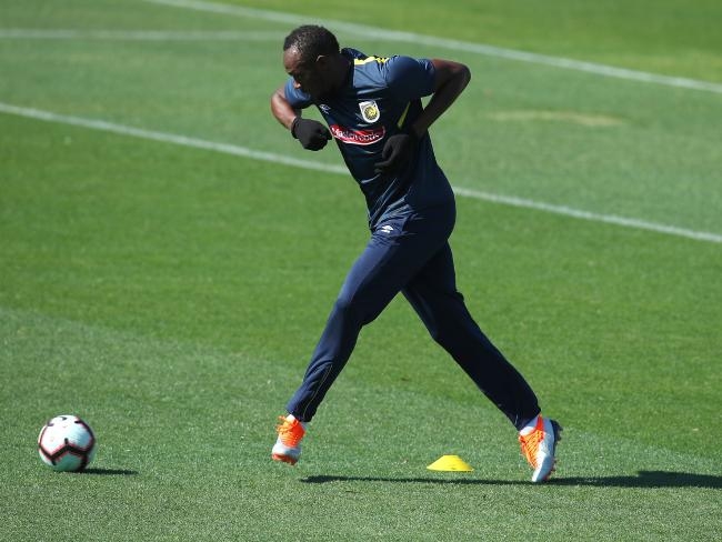 Bolt takes first tentative steps on Man Utd dream