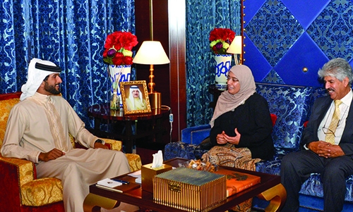 Bahrain’s Shaikh Nasser lauds Ideal Mother prize recipient
