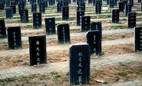 China grave robbers held ashes for ransom