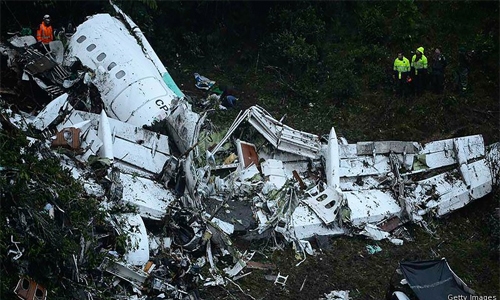 Football mourns Brazilian players killed in air crash, lack of fuel suspected