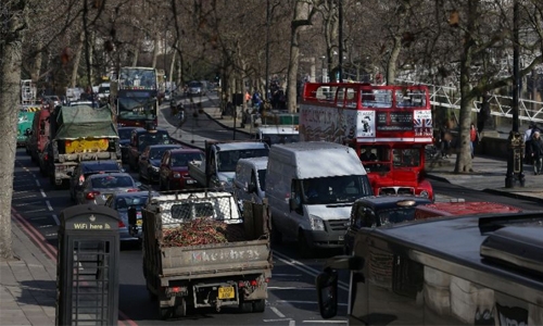 Polluted London sets its sights on cars
