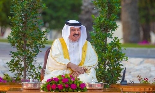 HM King holds Ramadan banquet, congratulates people of Bahrain