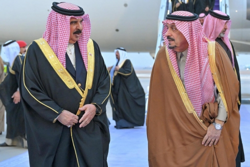 HM King Hamad Arrives in Riyadh, Offers Condolences on Passing of Prince Mohammed bin Fahd