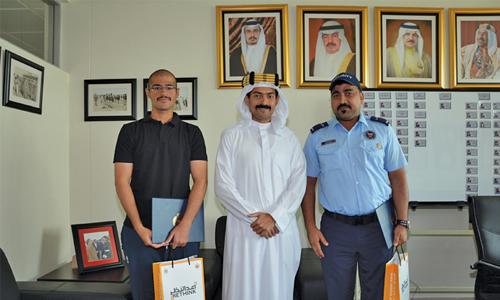 Two Bahraini men honoured for bravery