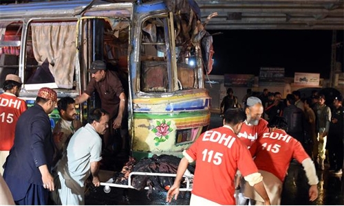 Bus blast kills at least 16 in Pakistan