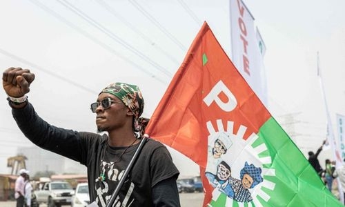 Thousands of Nigerians rally a week before crucial vote